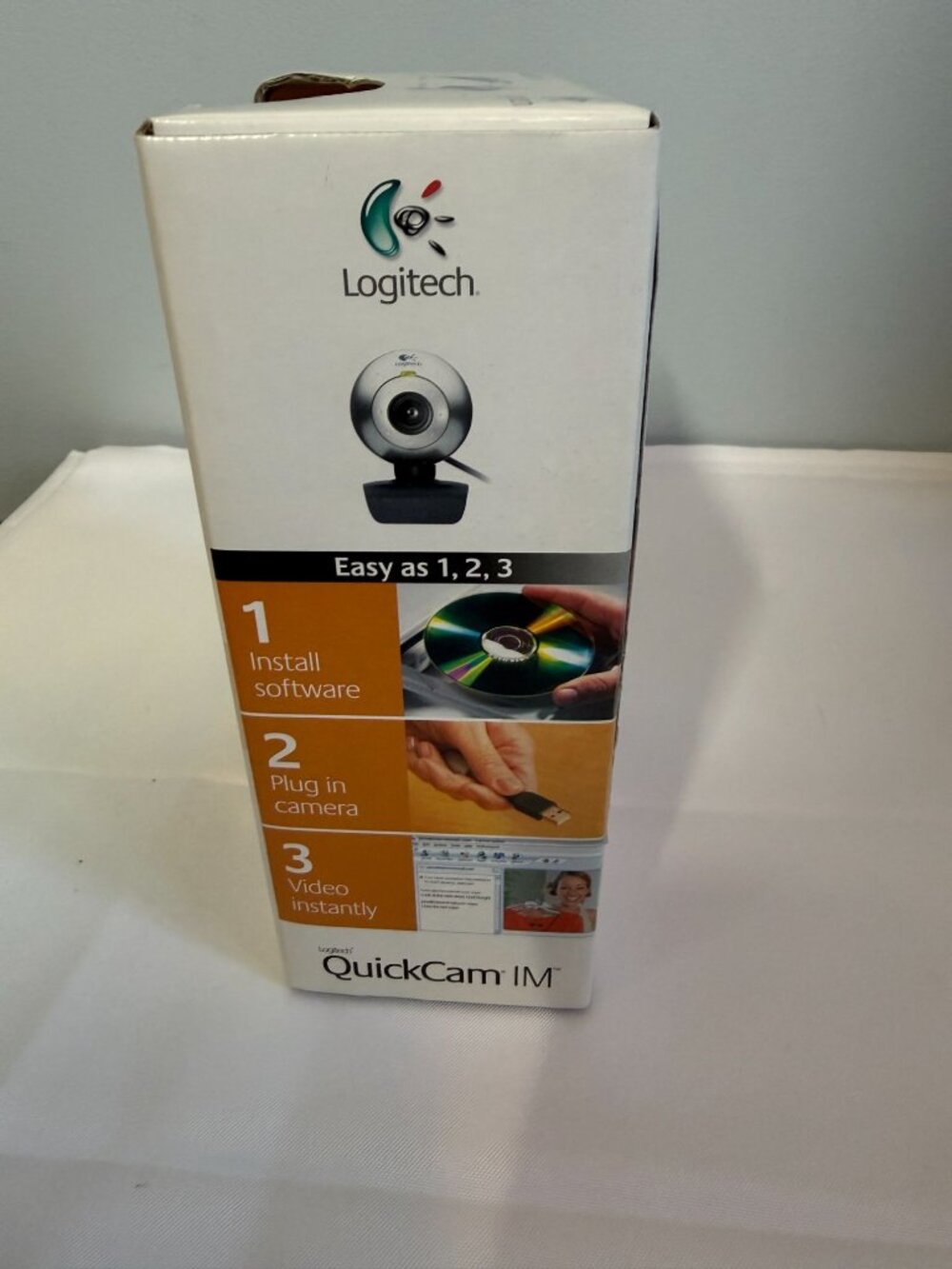 Logitech QuickCam IM Connect Web Cam NEW IN BOX (961459-0403) Headset Included - Picture 3 of 8